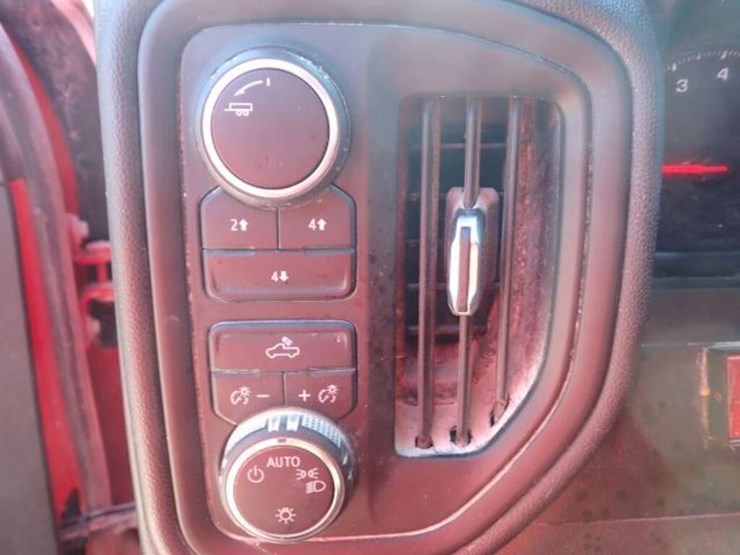 2022-chevrolet-2500hd-image-13