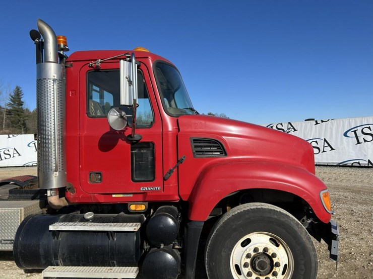 2003-massey-ferguson-8-image-13