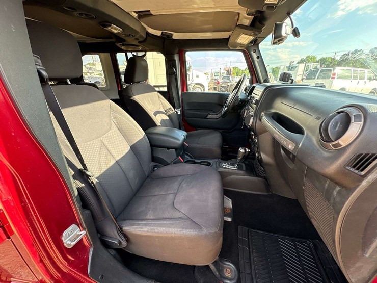 2013-jeep-wrangler-sport-image-22