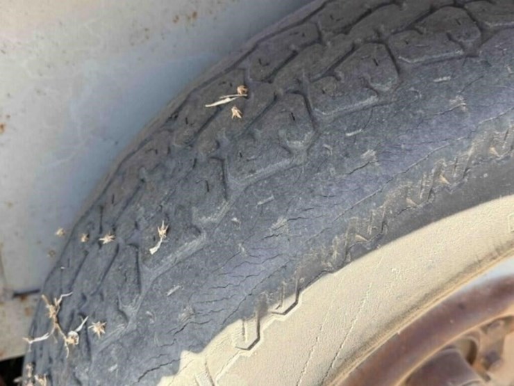 bumper-pull-livestock-trailer-image-15