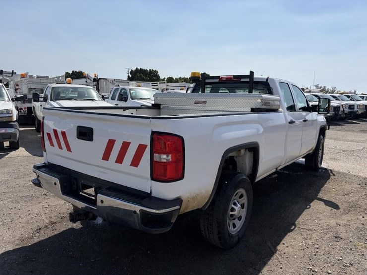 2017-gmc-sierra-3500-image-3