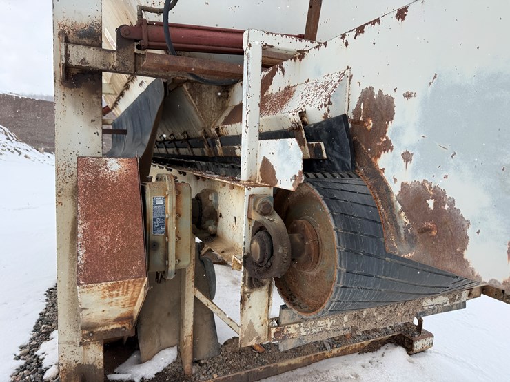 #2210-•-fabtek-14'x96"x128"-feeder-bin-image-22