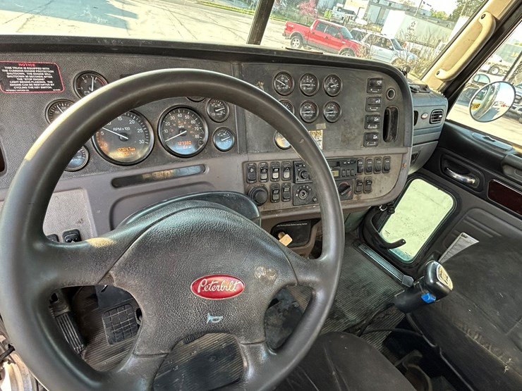 peterbilt-365-image-96
