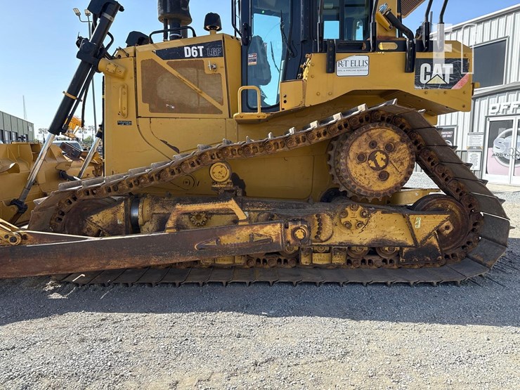 2016-caterpillar-d6t-lgp-image-31