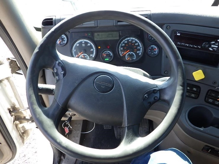 2018-freightliner-cascadia-125-image-41