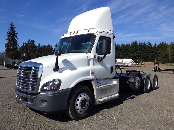 2018-freightliner-cascadia-125-image-1