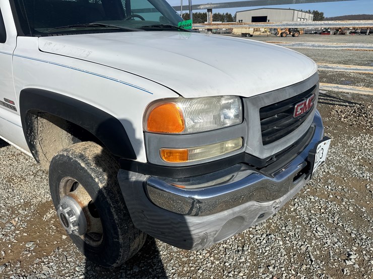 2005-gmc-3500-image-10