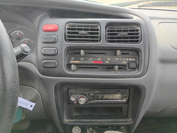 2000-chevrolet-tracker-image-44