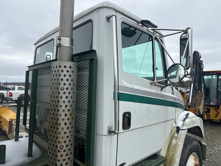 1998-massey-ferguson-8-image-13