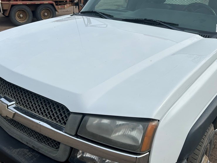 2004-chevrolet-3500-image-11