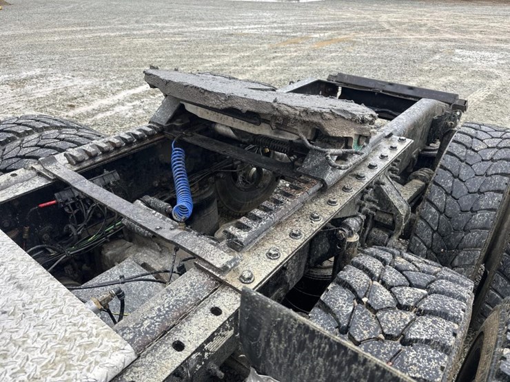 2009-massey-ferguson-8-image-21