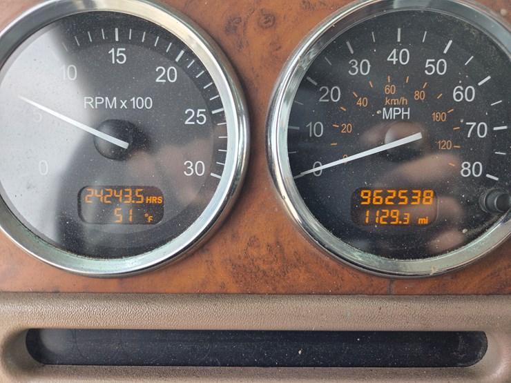 2007-peterbilt-579-image-69