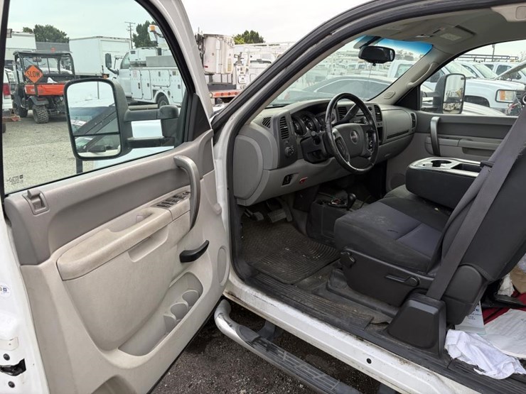 2012-gmc-sierra-2500-image-13