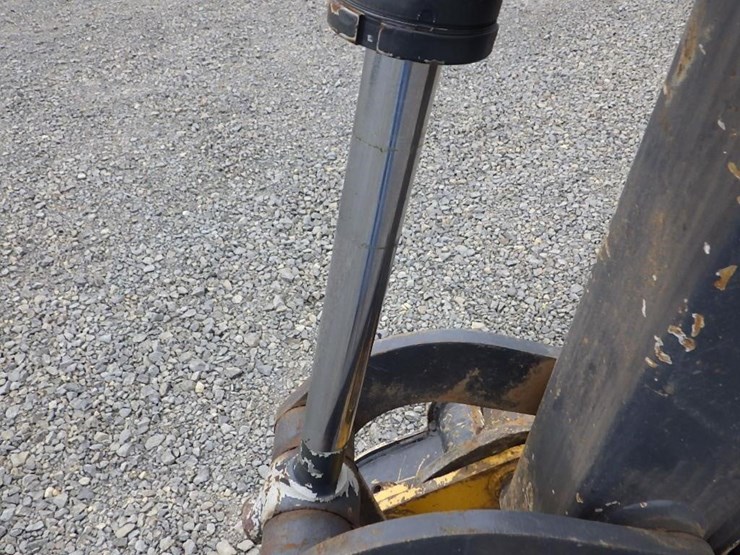 2020-deere-26g-image-17