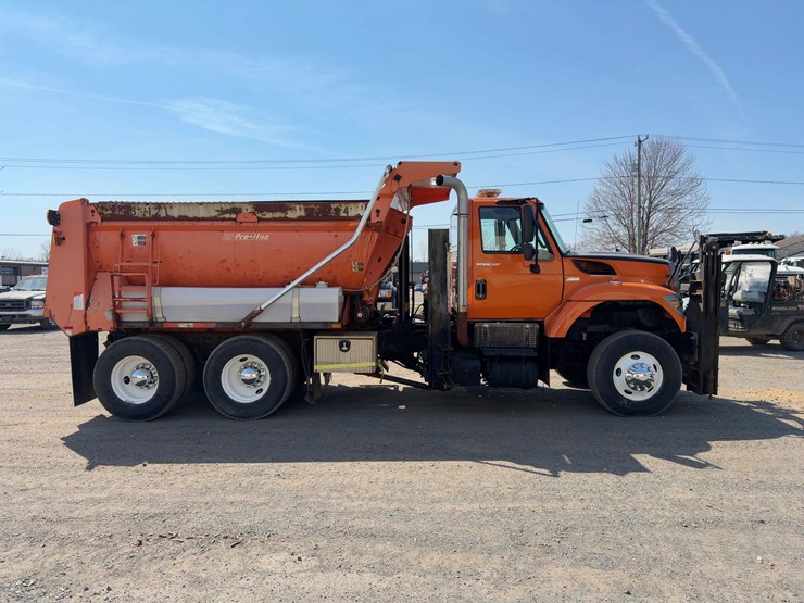 2012-international-7600-image-6