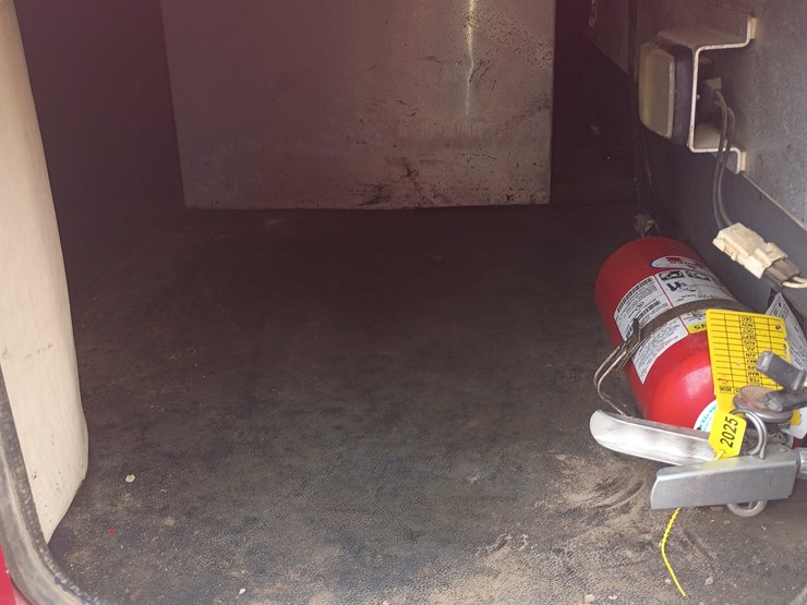 2012-massey-ferguson-8-image-34