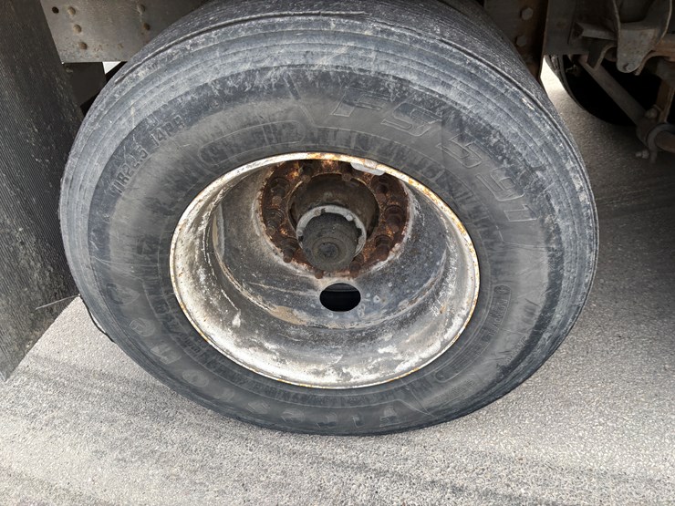 2005-gmc-t7500-image-105