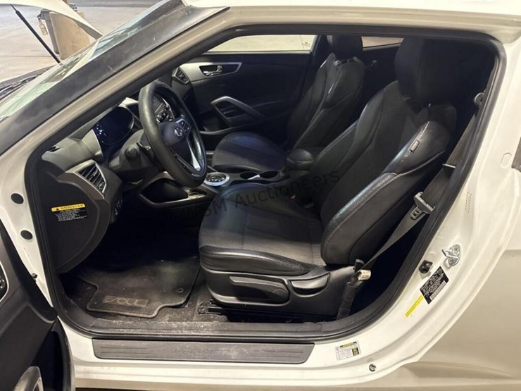 2016-hyundai-veloster-coupe-image-23