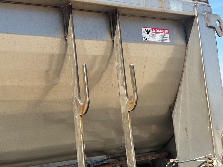 2006-international-7600-image-56