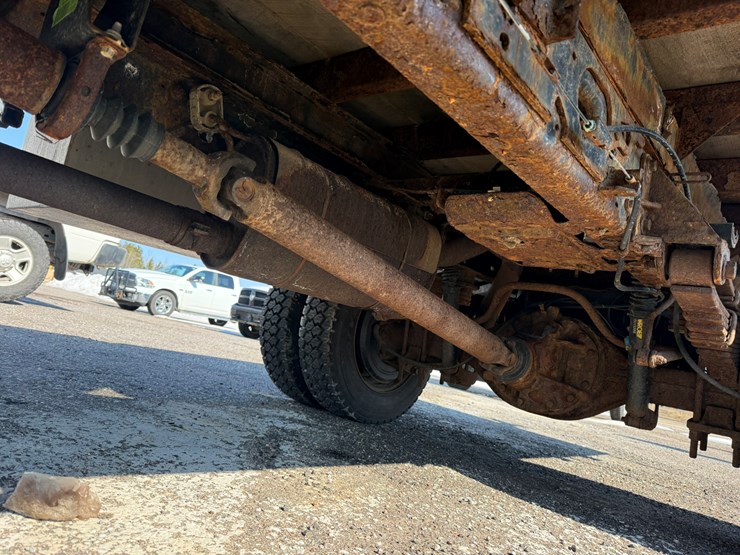 2011-ford-f550-xl-image-24