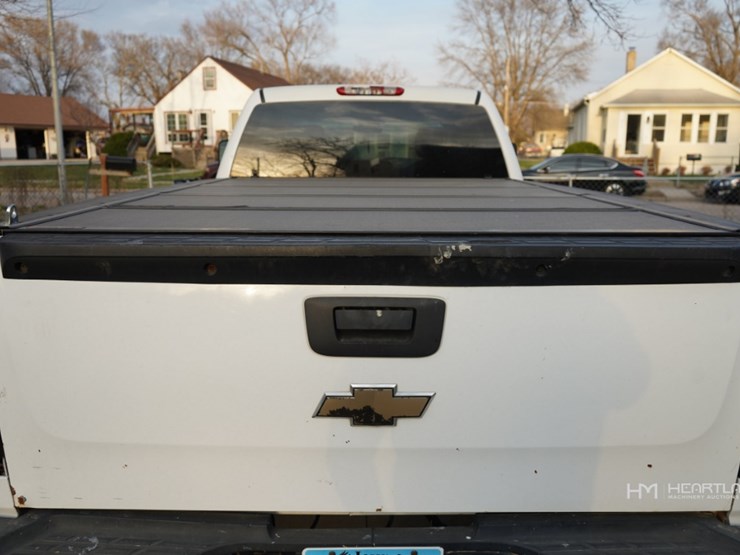 2011-chevrolet-3500hd-image-23