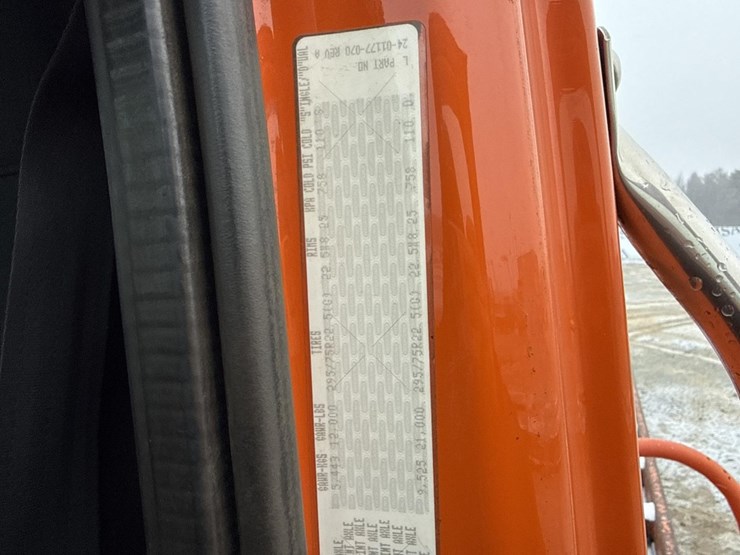 2016-massey-ferguson-8-image-57