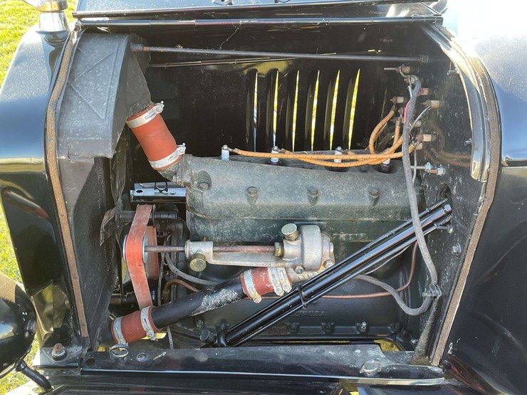 1917-model-t-touring-image-82