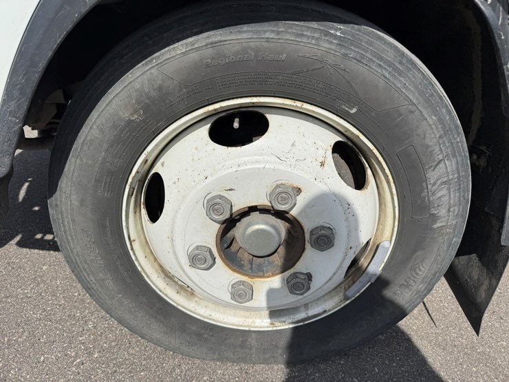 2019-isuzu-nrr-image-52