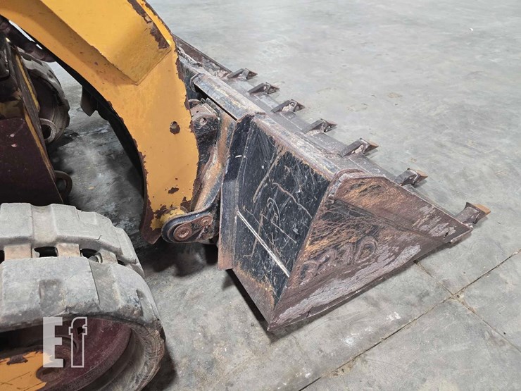 2015-caterpillar-259d-image-11