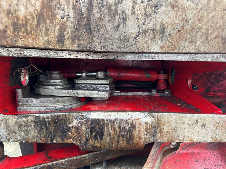 massey-ferguson-8-image-16