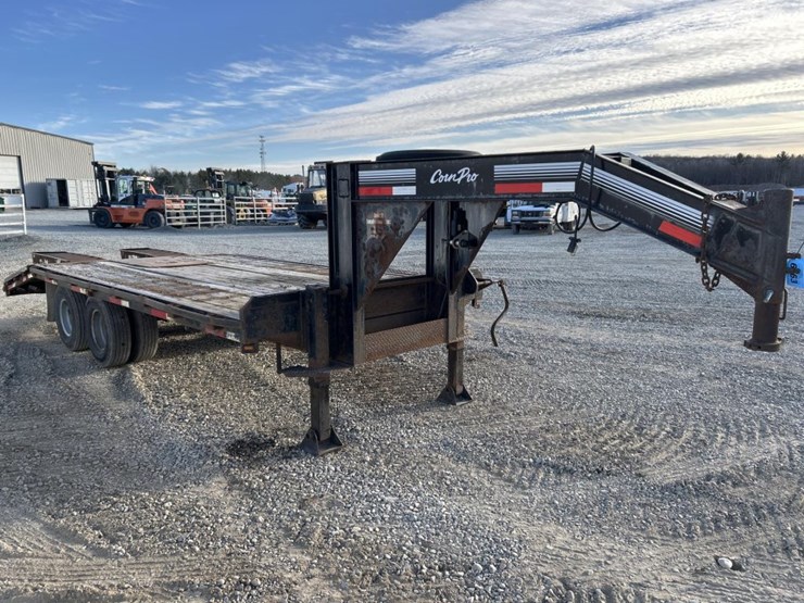 2016-massey-ferguson-8-image-6