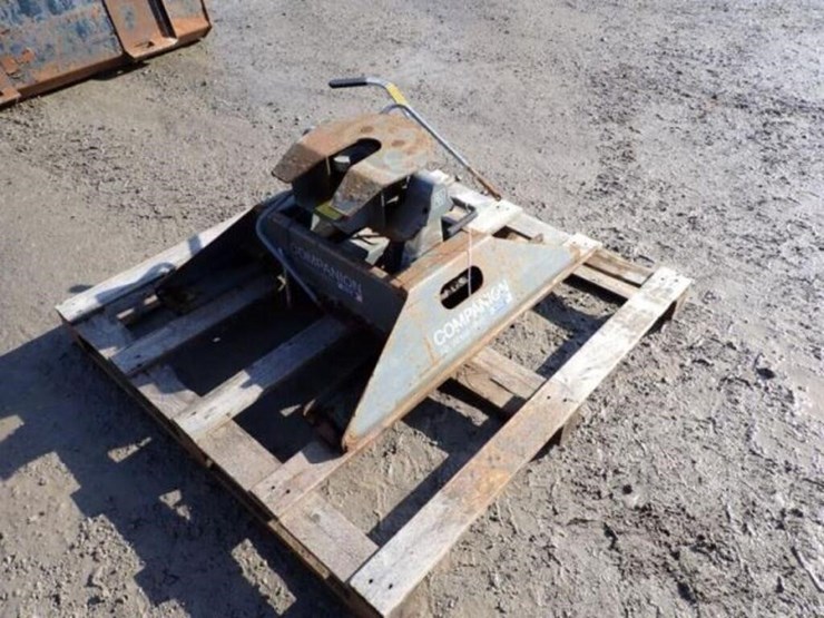 b&w-companion-5th-wheel-image-2