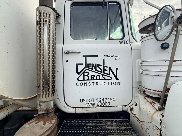 1988-mack-dm690s-image-35