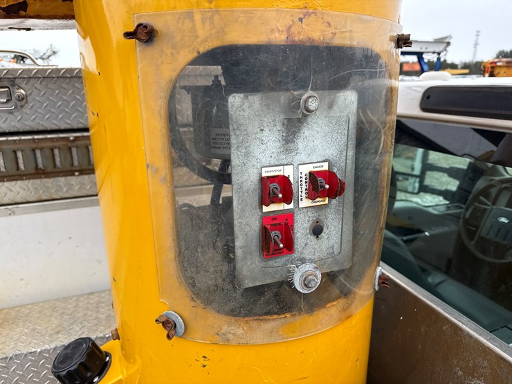 2015-ford-f550-image-38