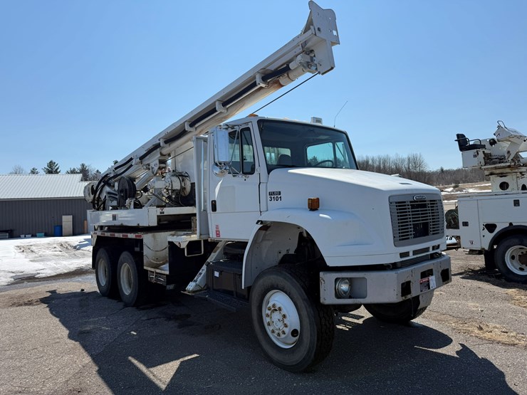 2002-freightliner-fl80-image-7