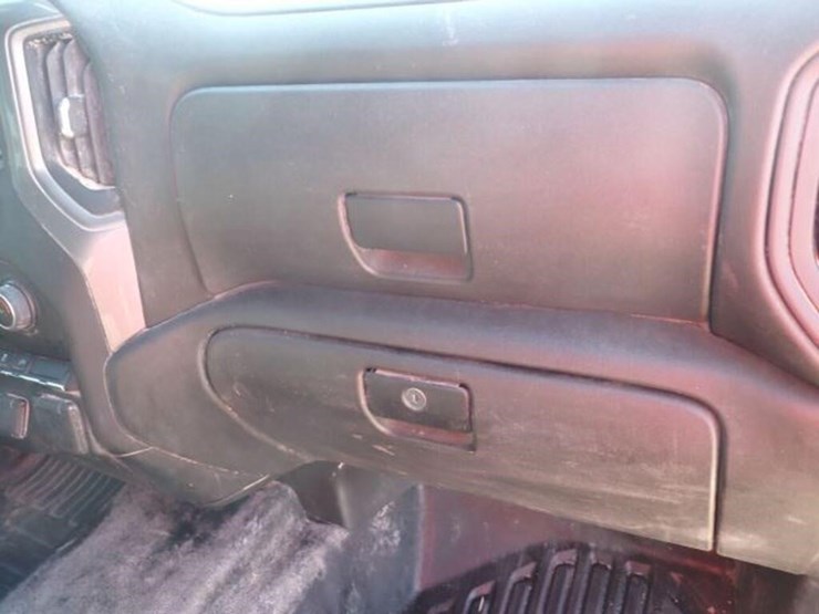 2022-chevrolet-2500hd-image-35