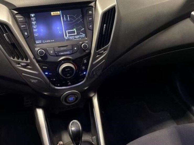 2016-hyundai-veloster-coupe-image-21