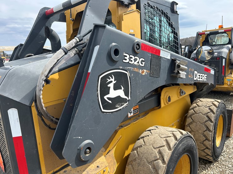 2020-deere-332g-image-22