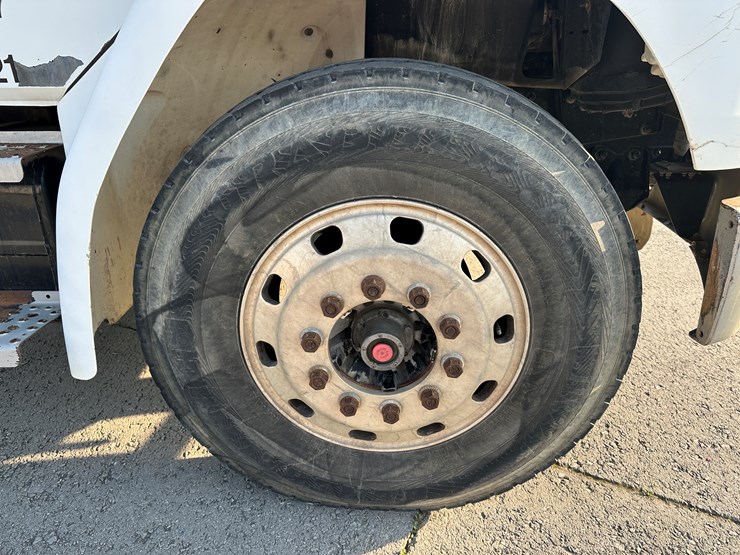 freightliner-fl70-image-81