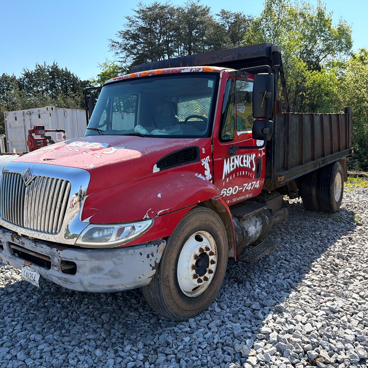 2004 INTERNATIONAL 4300 SBA