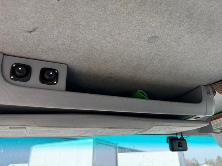 2019-isuzu-nrr-image-42