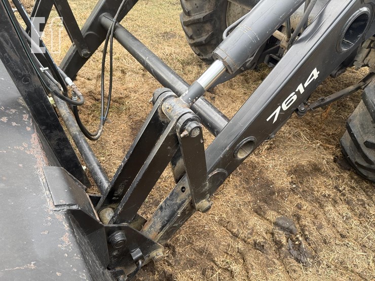 new-holland-tv140-image-15