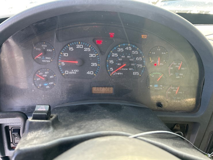 2005-international-7600-image-65