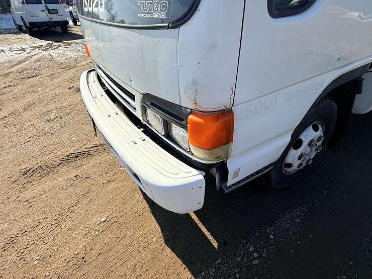 2002-isuzu-npr-image-11