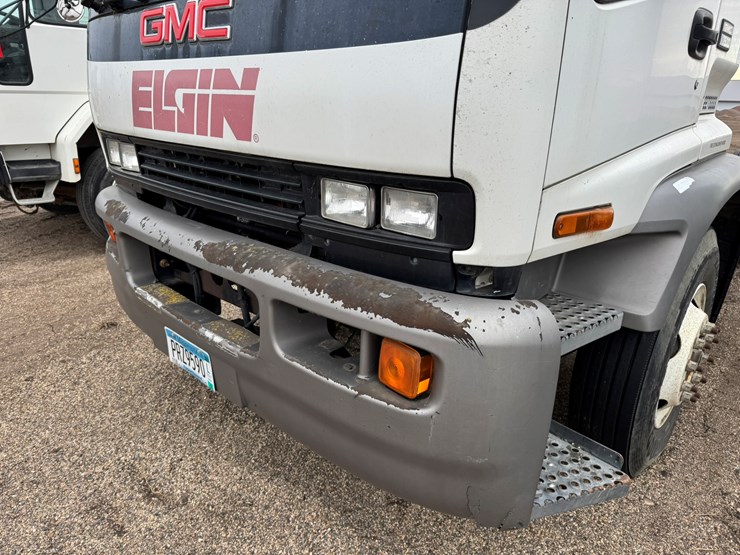 2005-gmc-t7500-image-8