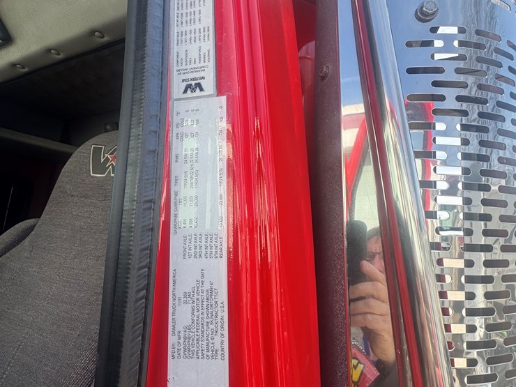 #1009-•-2012-western-star-conventional-4-sleeper-cab-truck-tractor-image-99