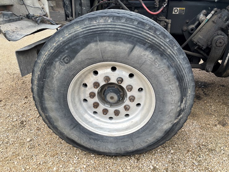 2004-kenworth-w900-image-112