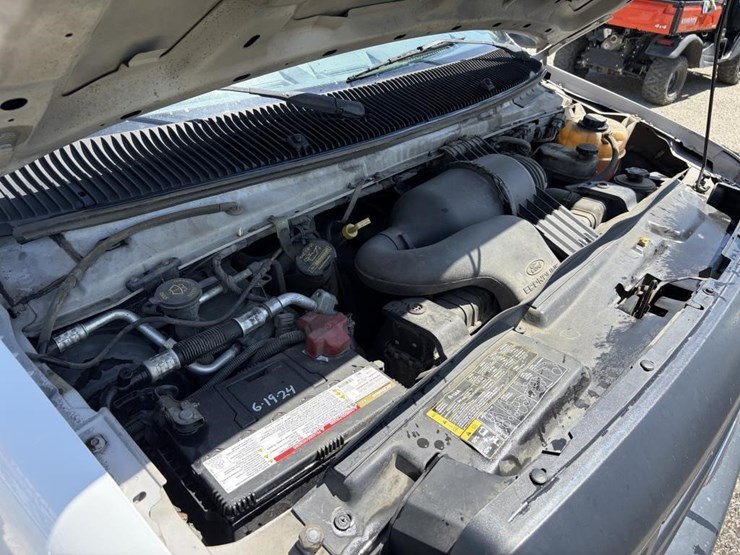 2011-ford-e350-image-8