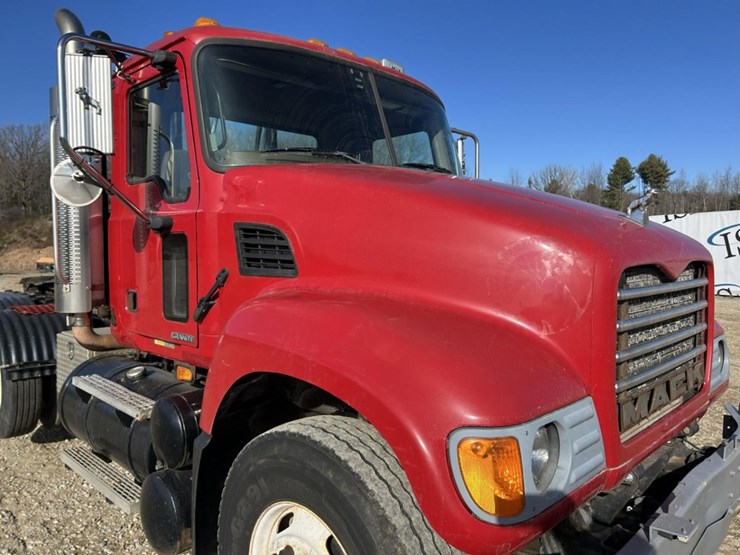 2003-massey-ferguson-8-image-12