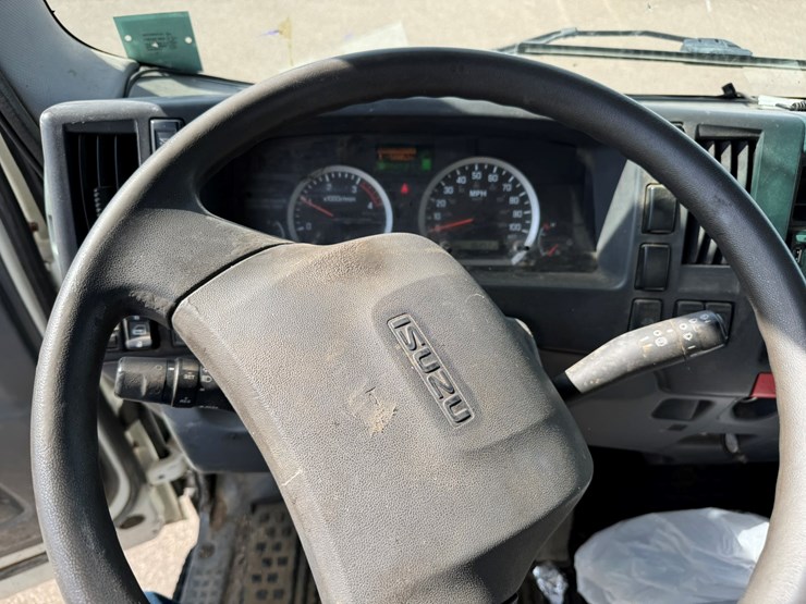 2019-isuzu-nrr-image-39